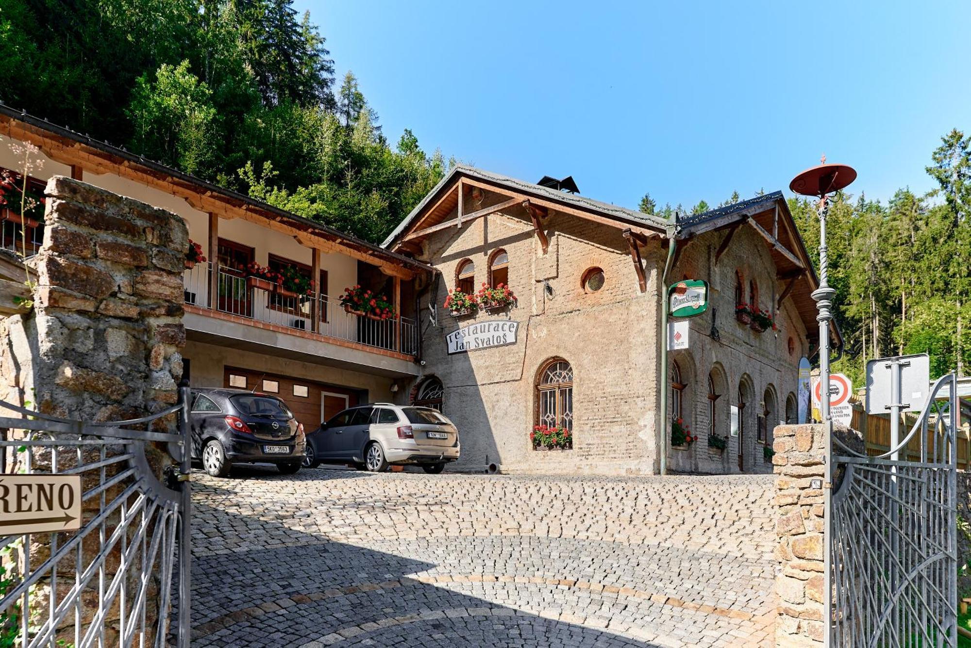 Apartmany Svatosske Skaly Локет Экстерьер фото