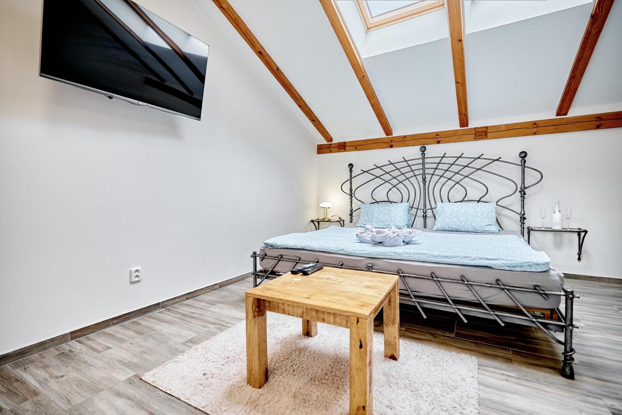 Apartmany Svatosske Skaly Локет Экстерьер фото